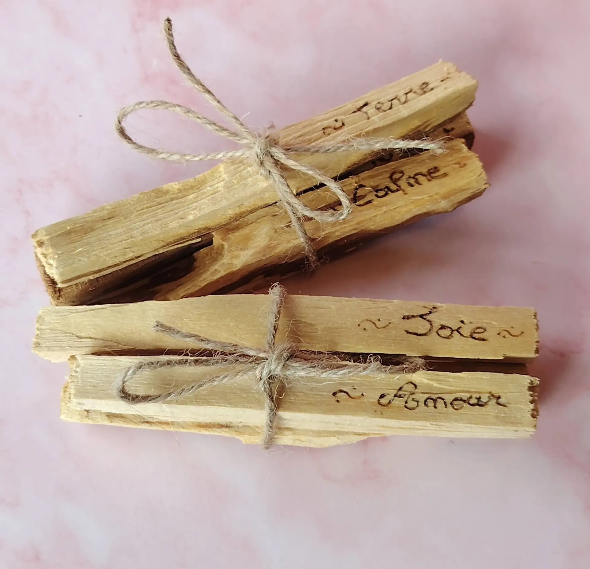 Palo Santo gravé à la main – Collection Intention